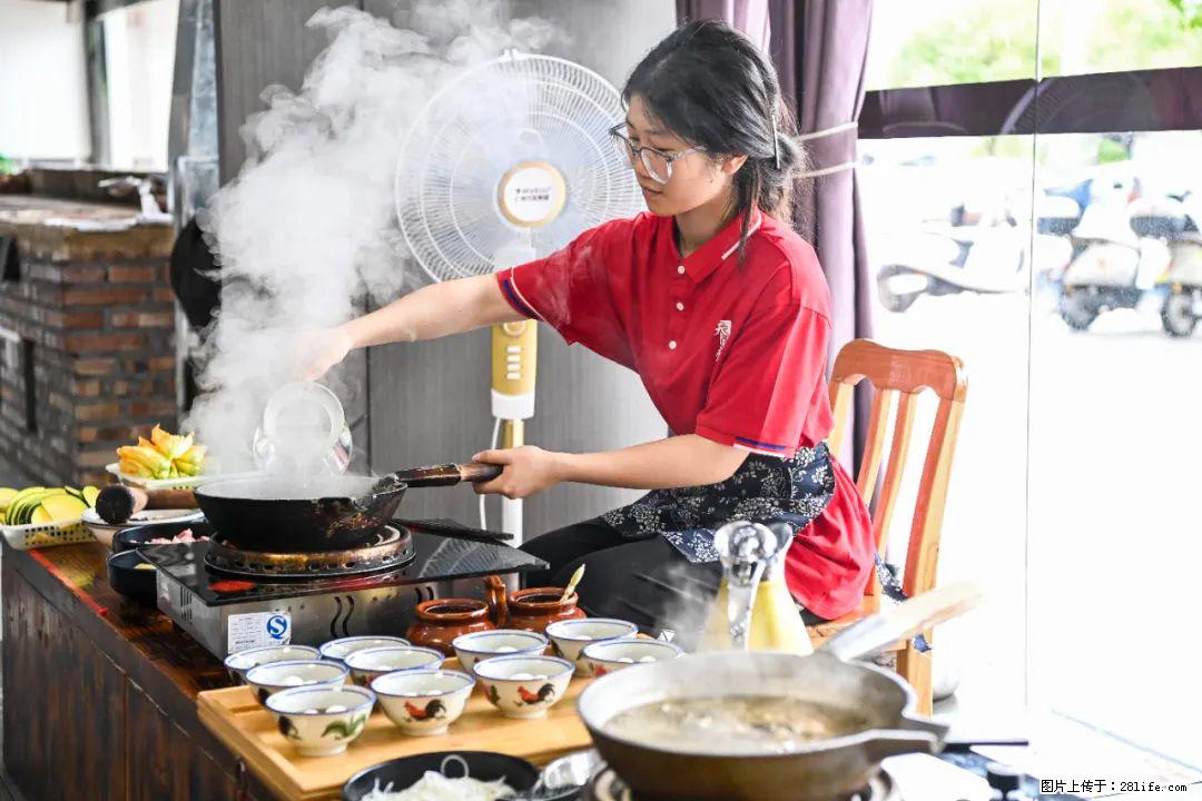 全网追的“扁担女孩”，找了一份暑假工，时薪12元 - 淮安生活资讯 - 淮安28生活网 ha.28life.net